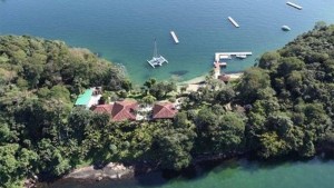 size_810_16_9_Ilha_na_Enseada_do_Retiro_no_Brasil